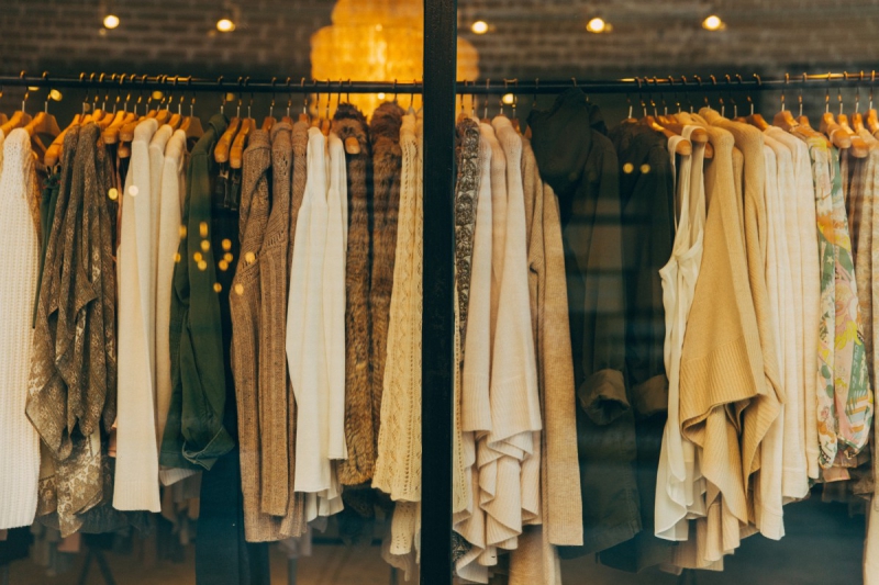 boutique-VARAGES-min_clothe_fashion_store_shop_window_store_front-21277